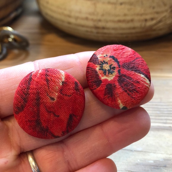 Vintage | Statement Button-style Pierced Earrings - Picture 2 of 7